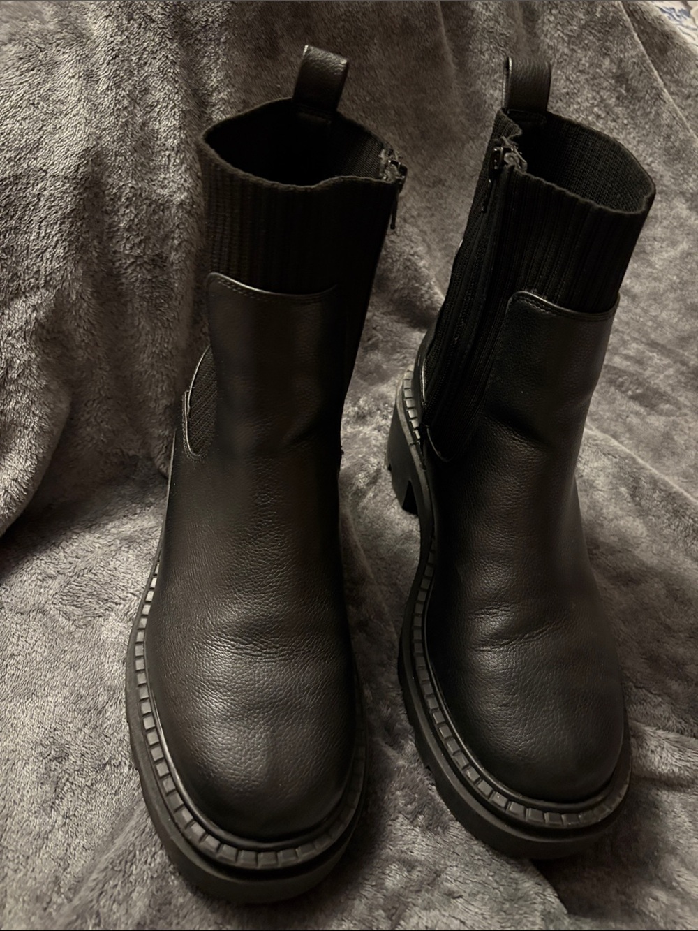 Universal Thread Black Chunky Chelsea Ankle Boots with Ribbed Shaft